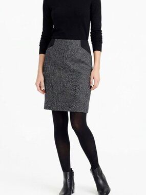 Elie Tahari Women's Lined Tweed Skirt Ruffled Leather Trim Detail Size 8